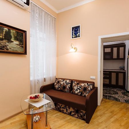 Apartments On Teatralna 26 Lviv Luaran gambar
